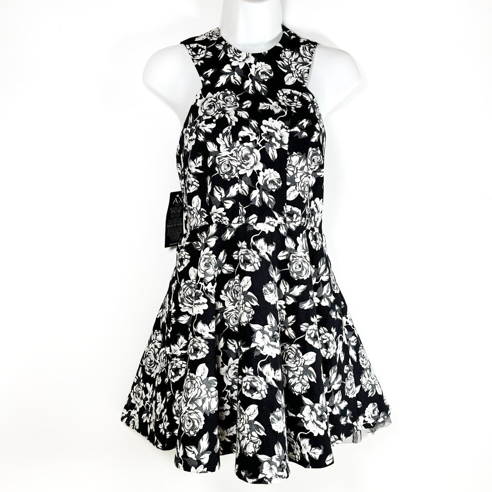NWT AX Paris Women's Skater Dress Sleeveless Floral Black White Size 10‎ Roses